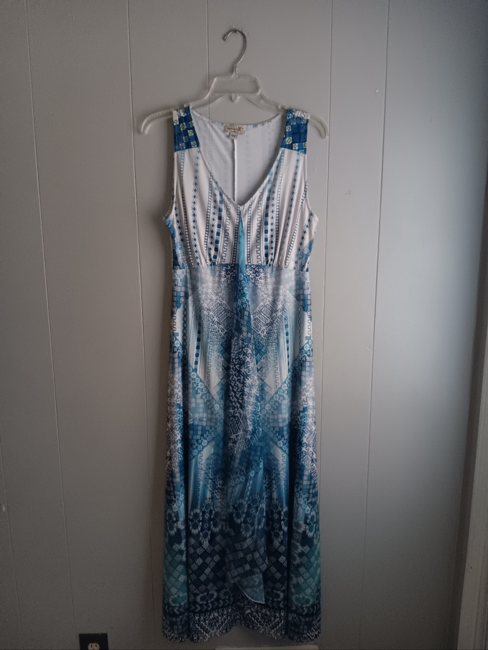 One WorldSleeveless Blue Patterned Maxi Dress - White & Blue Size M